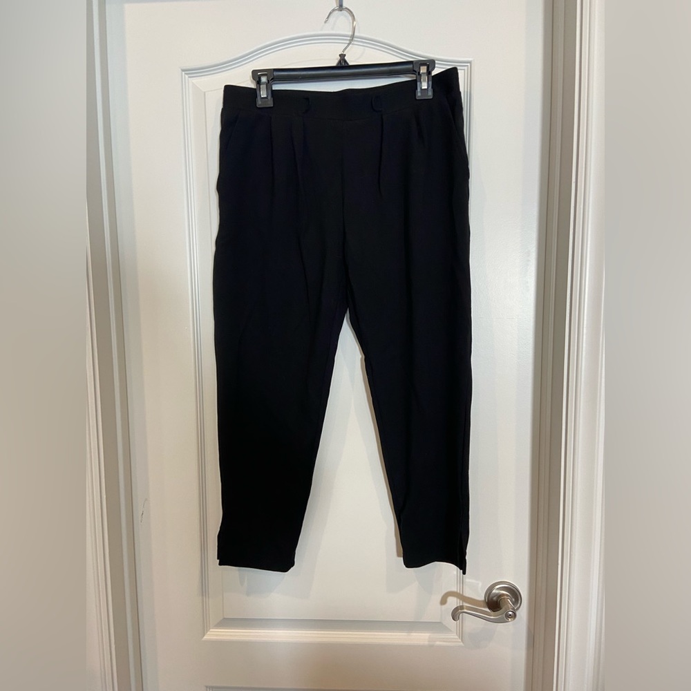 Beta brand black straight leg dress capri size L petite